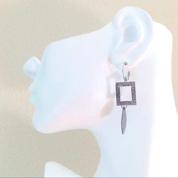 Southwestern Style Silver & Gray Drop Earrings - Picture 3 of 3